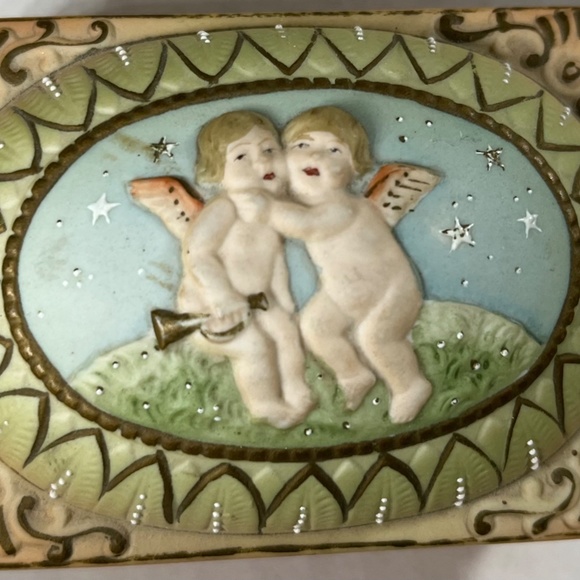 Previously Owned Vintage Morirama  Porcelain Cherub Joint Box (Occupied Japan) - Picture 3 of 4